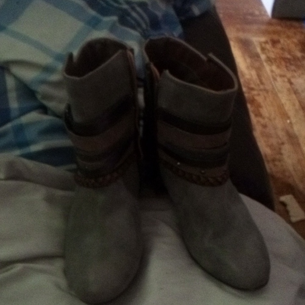 Pop boots size 6 medium gray